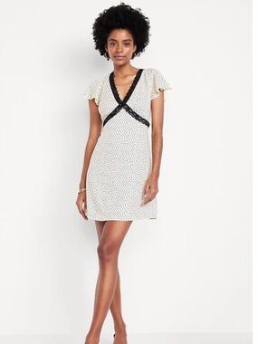 Old Navy Fit & Flare Crepe Lace-Trim Mini Dress
Size 2x nwt